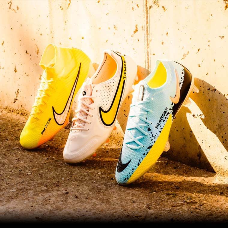 The new season begins and Nike Football has just launched its latest pack , with an updated version for the Mercurial, Phantom GT and the Tiempo.
The Lucent Pack includes new bright and striking colours for the three silos, to be worn by the best players of the brand, such as Ronaldo, Mbappe and Lewandowski.
